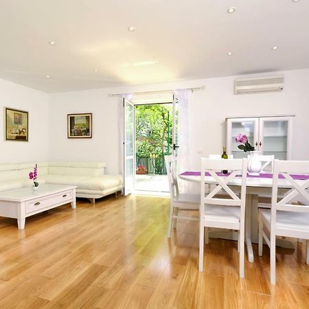 Apartments Vekic Makarska Bagian luar foto