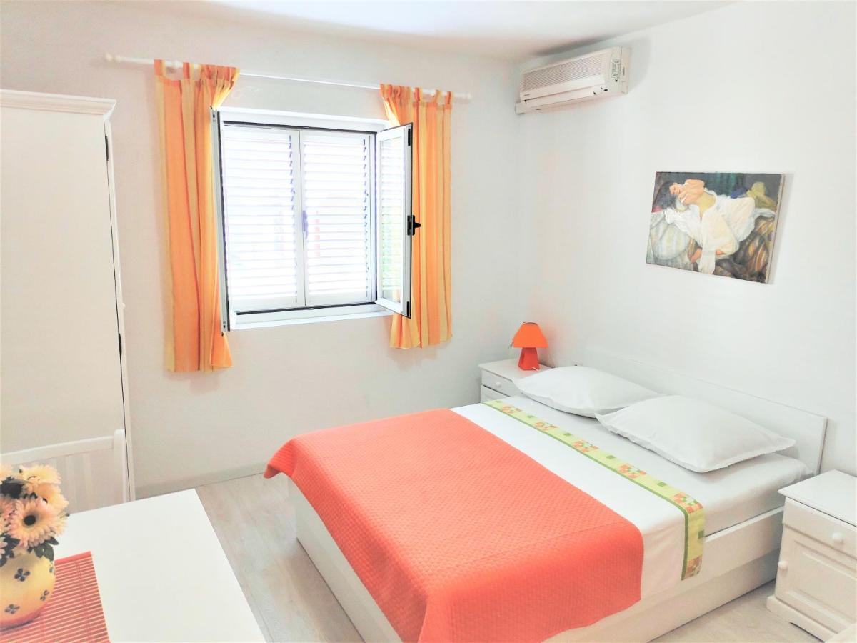Apartments Vekic Makarska Bagian luar foto