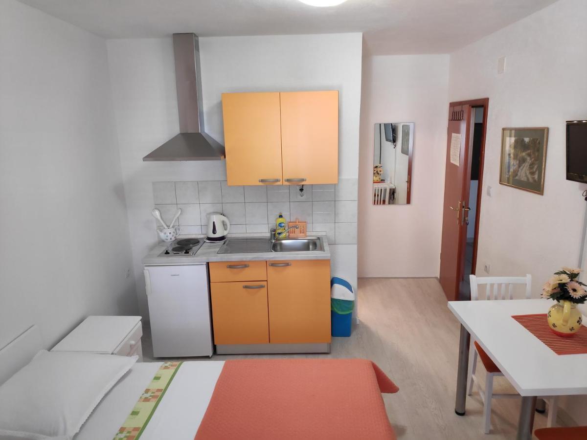 Apartments Vekic Makarska Bagian luar foto