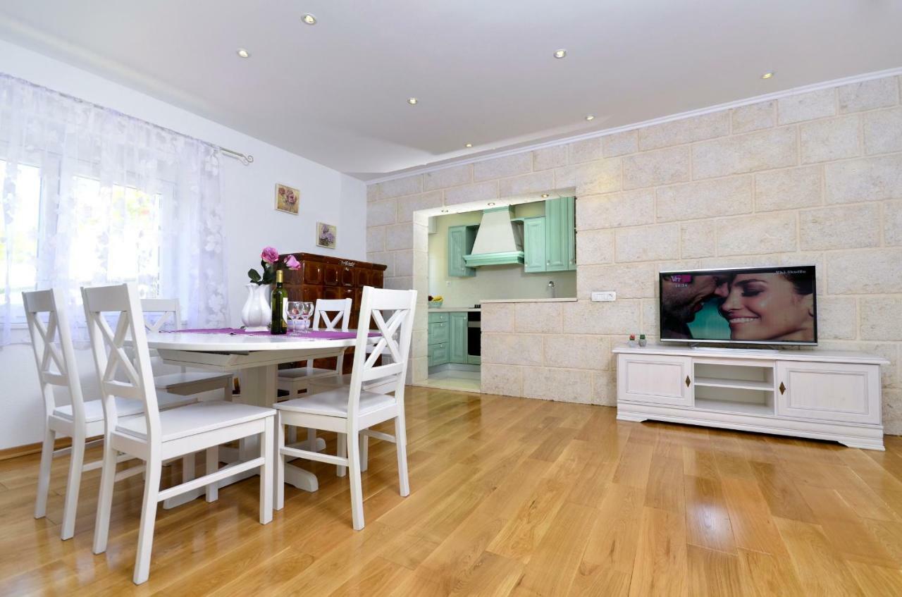 Apartments Vekic Makarska Bagian luar foto