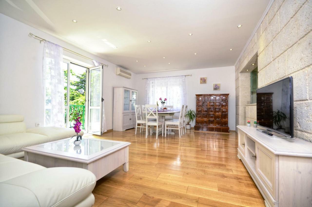 Apartments Vekic Makarska Bagian luar foto
