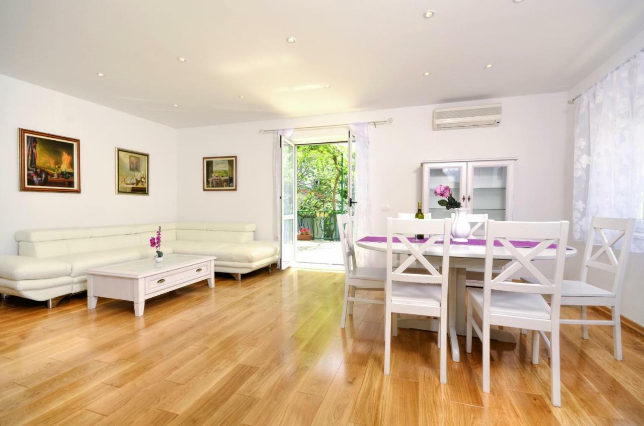 Apartments Vekic Makarska Bagian luar foto