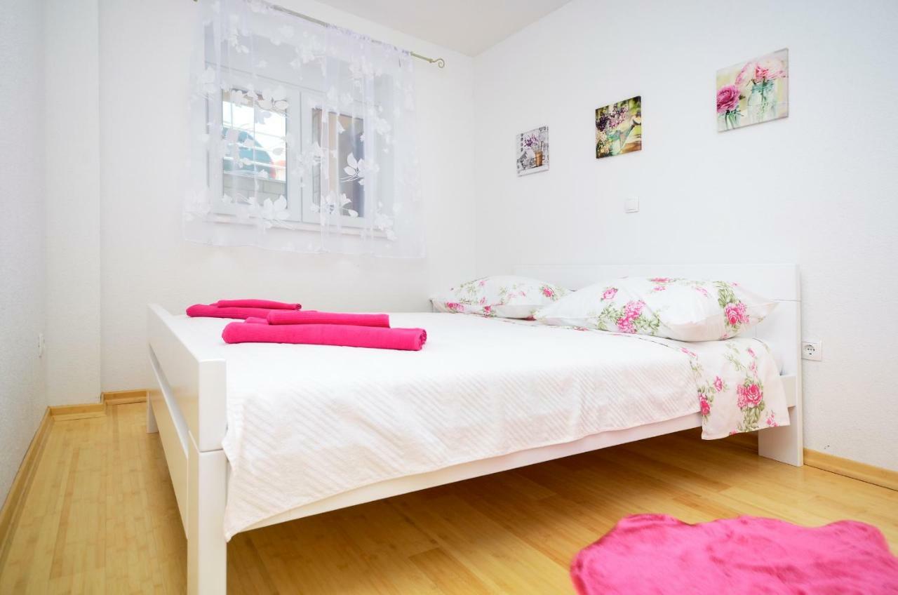 Apartments Vekic Makarska Bagian luar foto