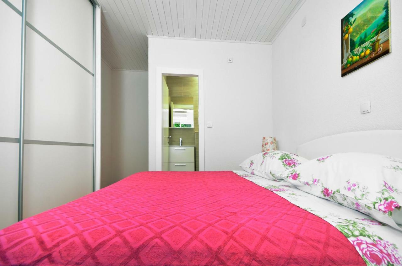 Apartments Vekic Makarska Bagian luar foto