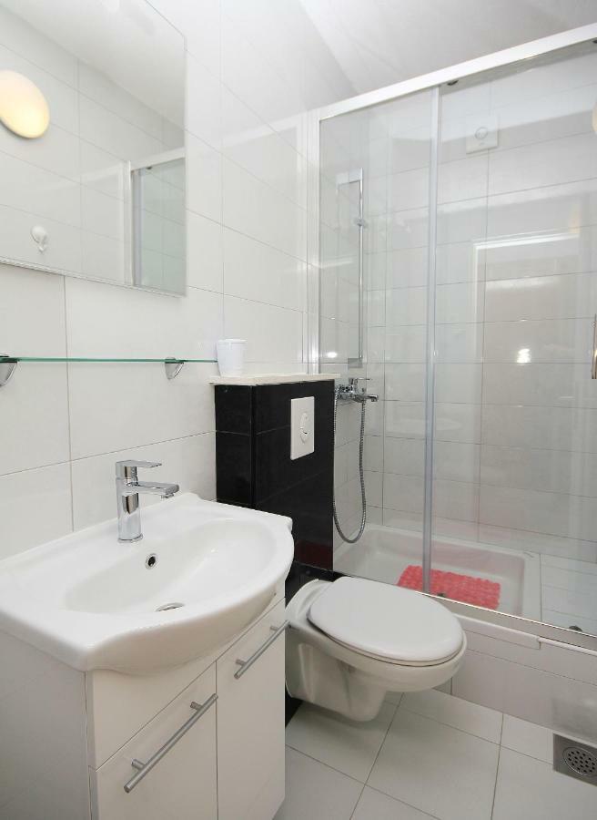 Apartments Vekic Makarska Bagian luar foto