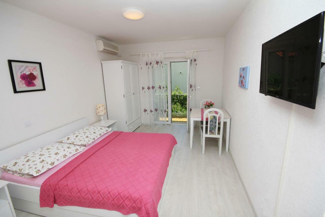 Apartments Vekic Makarska Bagian luar foto