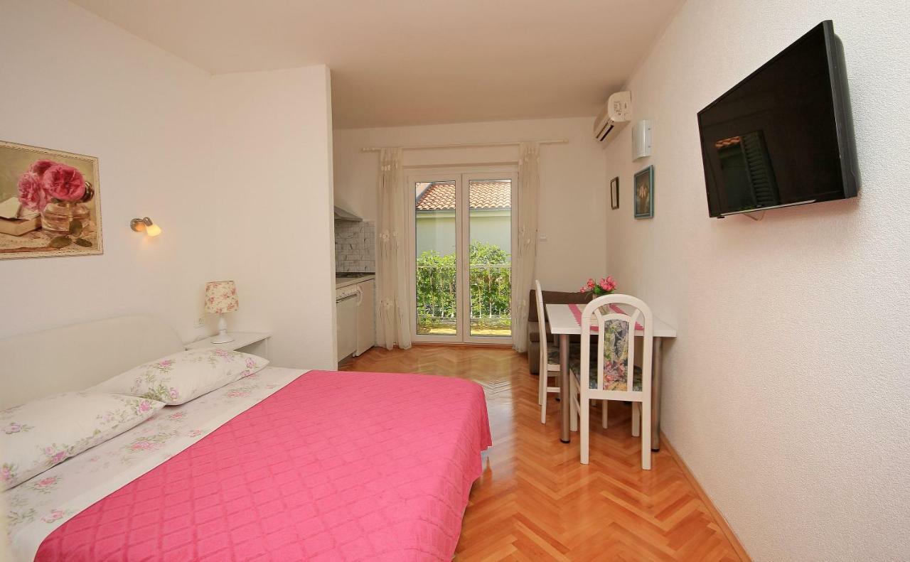 Apartments Vekic Makarska Bagian luar foto