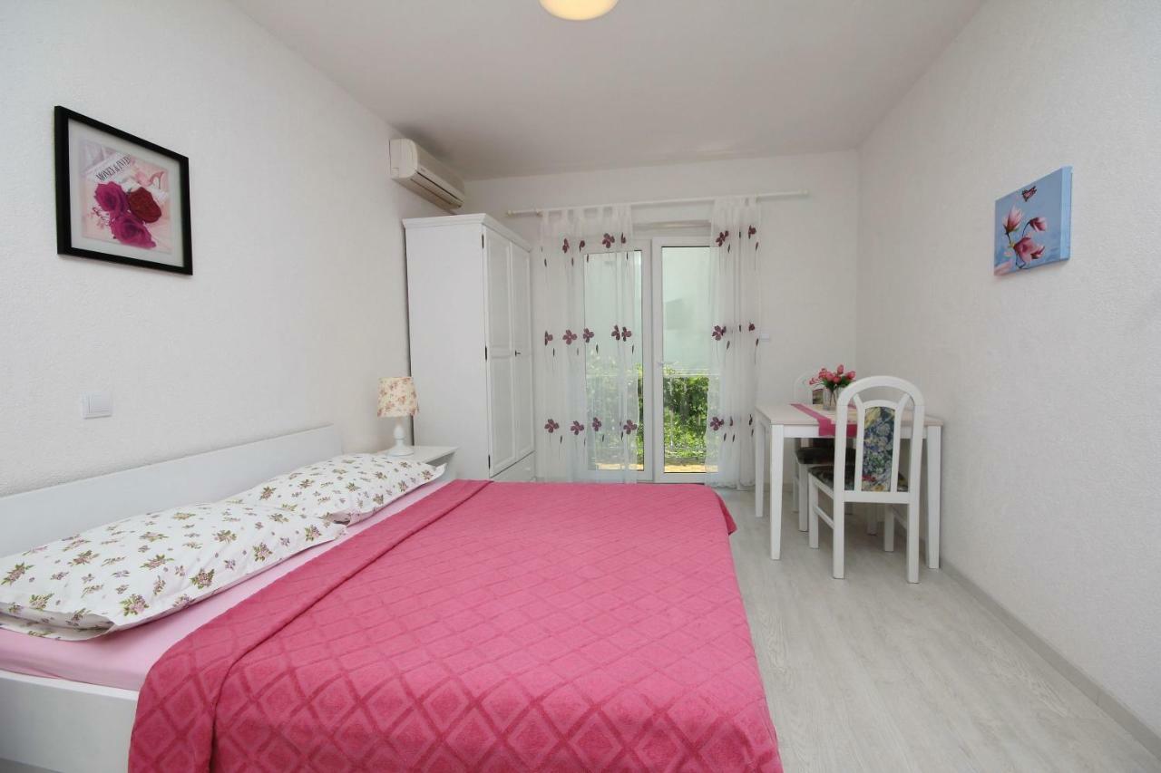 Apartments Vekic Makarska Bagian luar foto