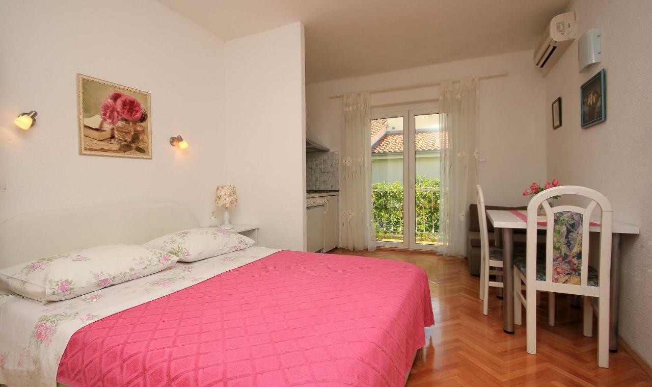 Apartments Vekic Makarska Bagian luar foto